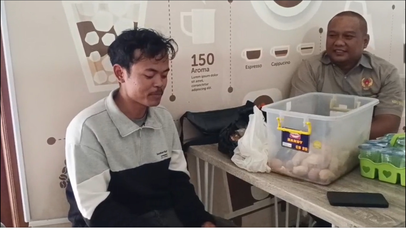 Mahasiswa UNGAR Penjual Gorengan Keliling Peroleh Beasiswa dari Prabowo